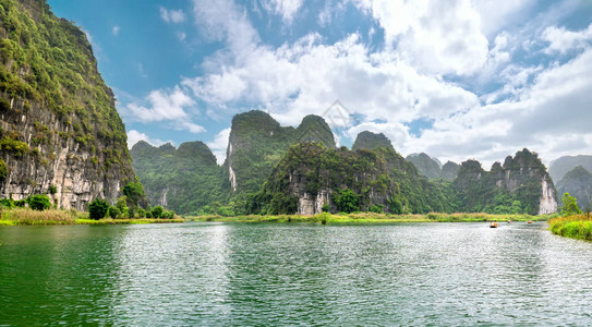 Coc公园的石灰岩山脉风景图片