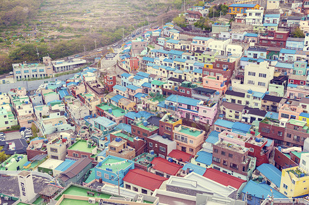 韩国釜山萨哈区滨海山坡上色彩鲜艳色彩鲜艳的甘川文化村风景秀图片