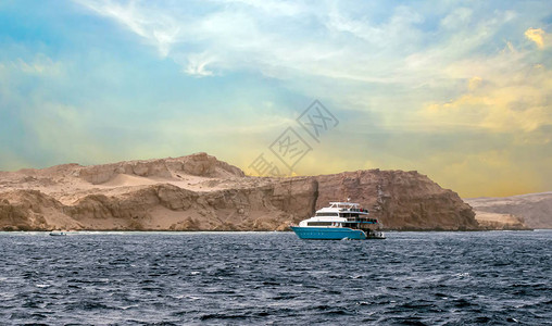 机动游艇日落黎明日出西奈山海景埃及海岸线非洲红海的风景度图片