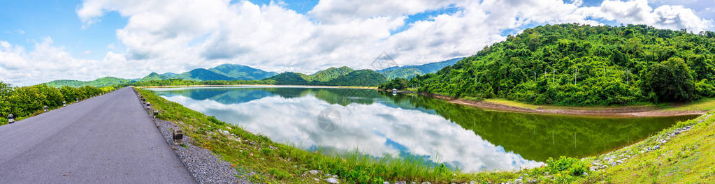 怀普鲁水库全景图白天有山位于泰国那背景图片