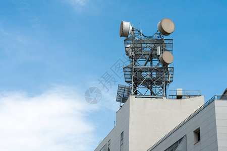 电信电线杆或通信塔图片
