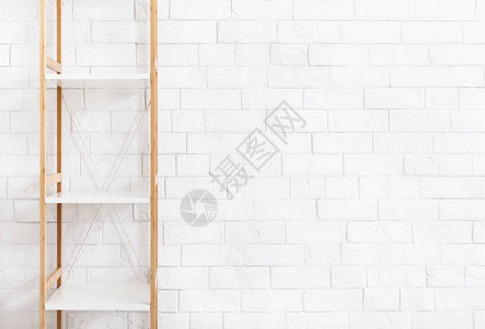 白砖墙纹理背景上的白色木图片