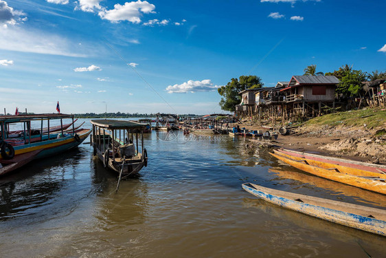 在老挝柬埔寨边界附近的DonDet和DonKhone之间的湄公河上纳卡松4图片