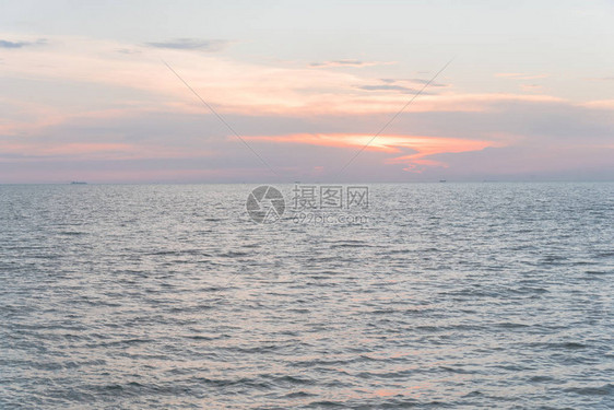 马来西亚梅拉卡海滩的景色日落图片