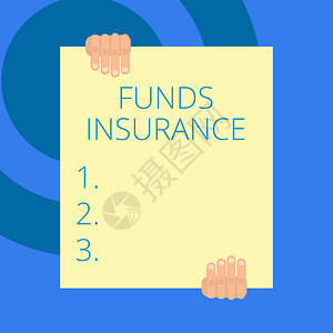 显示资金保险的书面说明集体投资形式的商业概念提供了保证政策两只手握着大空白矩形向上背景图片