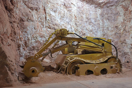 澳大利亚南澳大利亚CooberPedy的Opal矿开采挖掘机图片