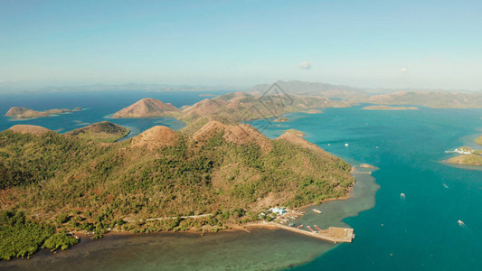鸟瞰海景湾与巴拉望省的岛屿和山脉菲律宾布桑加海景图片