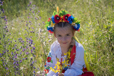 身着乌克兰国民服装的乌克兰女图片