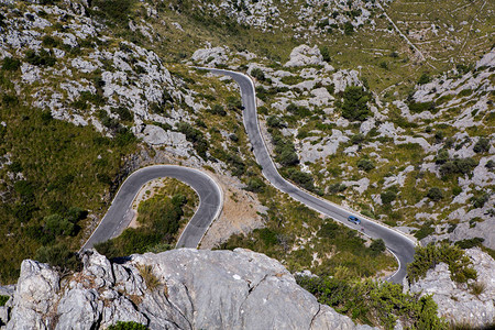 Calobra村的景色山地公路图片