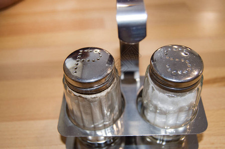 玻璃和金属套装盐和胡椒搅拌器图片