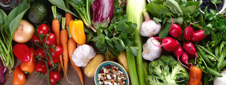 各种新鲜蔬菜素食主义者和素食主义者的饮食概念当地有机食品图片