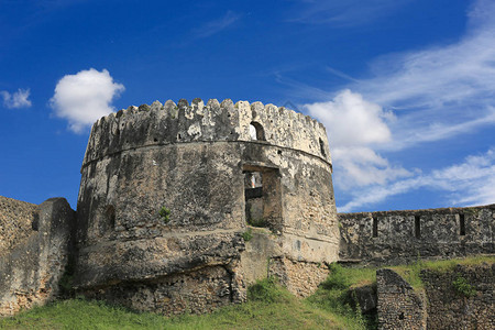 桑给巴尔石头城的老堡垒塔图片