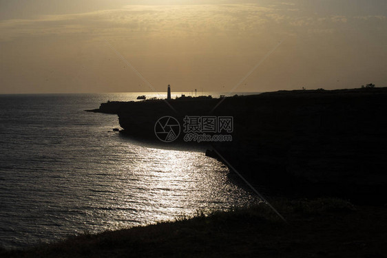 克里米亚半岛塔尔汉库特角的夏日夜晚图片