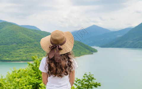 格鲁吉亚第比利斯大水库泥豆湖有选图片