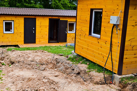 建造郊区模块化速生房建筑小屋的小黄木框架预制生态房图片