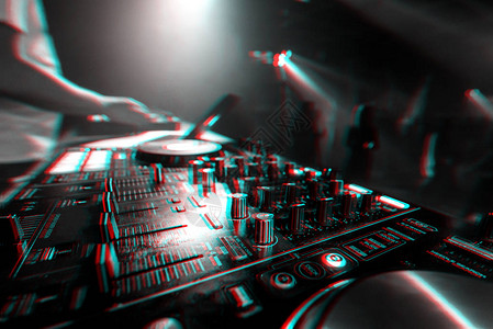 一个派对夜总会电子音乐专业混合的DJ音乐搅拌器控制器董事会图片