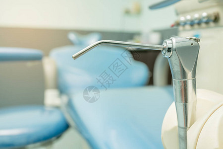 牙科诊所的闭口牙科工具图片