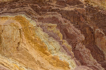 澳大利亚北部地区西麦克唐纳公园的多彩岩层结构图片