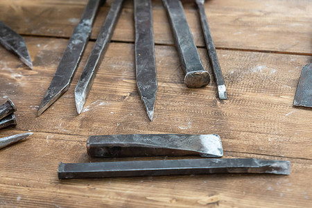 铁和黑比特旧的砍木模式工图片