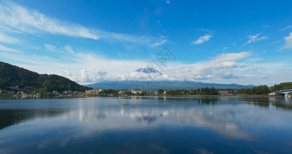 日本河口子的富士山夏时图片