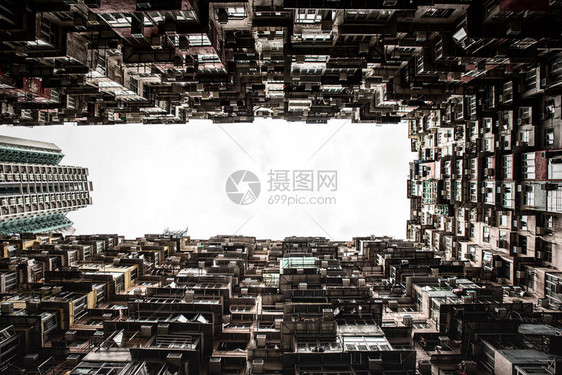 香港鲗鱼涌旧住宅区过度拥挤的房屋景观图片