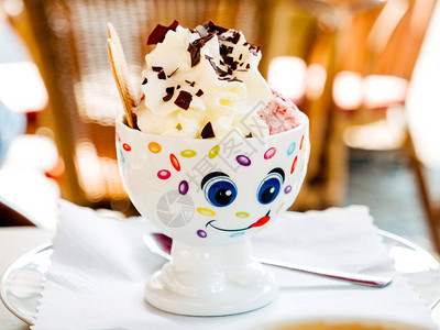 美味的冰淇淋和巧克力在BadenBaden咖图片