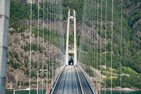 哈当厄尔桥Hardangerbrua连接哈当厄尔峡湾的两侧挪威HardangerfjordHardanger桥挪威西部乌尔维克附图片