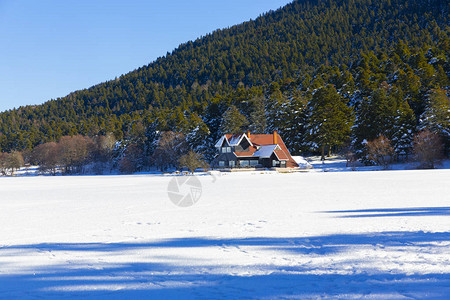 Abant湖冬季时间Abant湖的屋图片