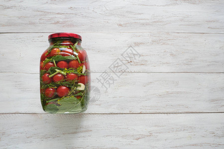 西红柿的保鲜一罐腌西红柿过冬图片