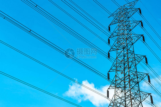 高压电塔和输电线路的电塔电力和节能配电站的高压电网塔图片