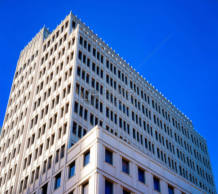 现代蓝色玻璃欧洲公寓楼和德国商业建筑图片