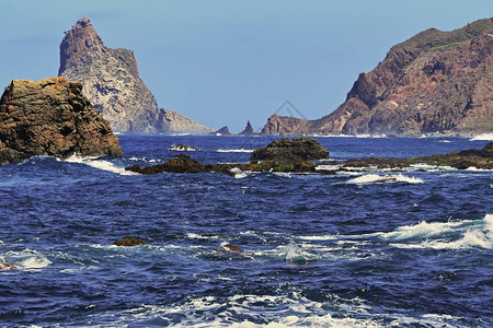 特内里费岛阿纳加山脉的大西洋以其狂野而浪漫的形状图片