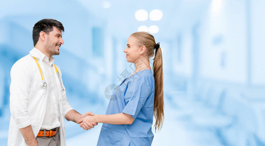 医院里的医生与另一位医生握手医疗保健人员团队合作和高清图片下载-正版图片506253387-摄图网