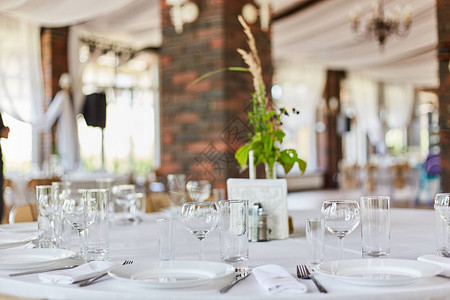 盛宴派对或婚礼招待会的桌子设置Banquet桌设图片