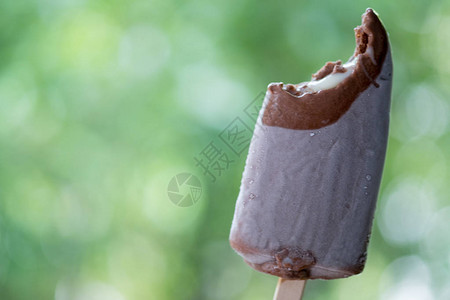 冰淇淋棒巧克力棍手握图片