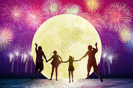 家庭在海滩上跳跃看月亮背景图片