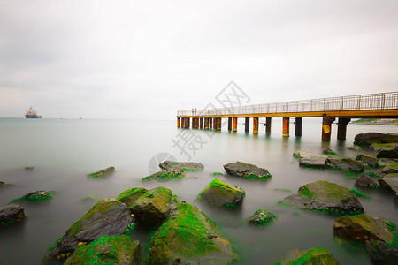 Menekse海岸和码头图片