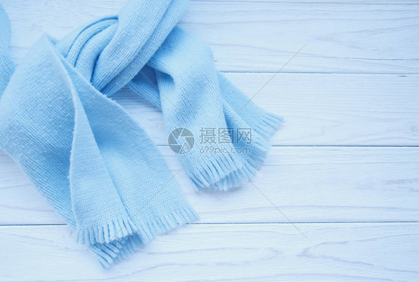 美丽的浅蓝色围巾图片