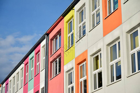 城市色彩缤纷的建筑立面图片