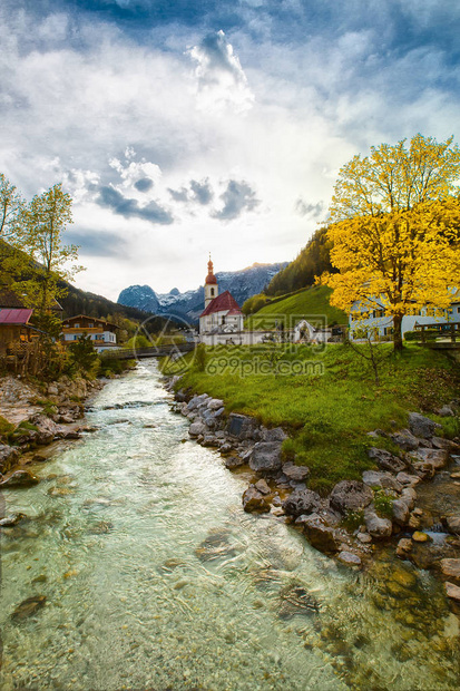 德国Berchtesgadener公园拉姆苏村著名的圣塞巴斯蒂安教区堂的巴伐利亚阿尔图片