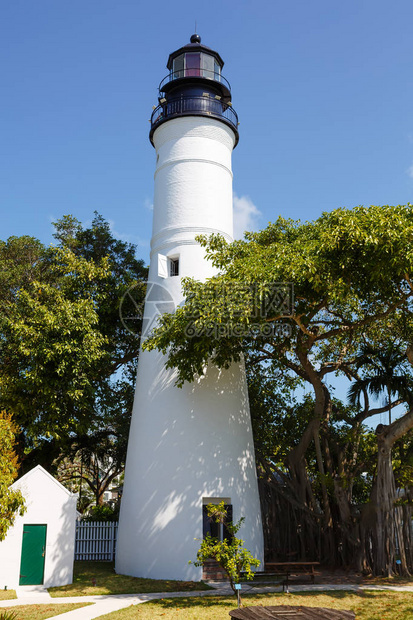 基韦斯特市中心历史悠久且受欢迎的中心灯塔和杜瓦尔街美国佛罗里达图片