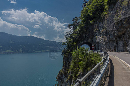 穿越瑞士山区的美丽探险之旅图片