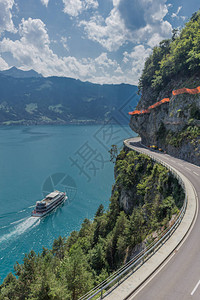 穿越瑞士山区的美丽探险之旅图片