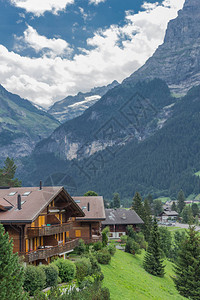 在瑞士山区进行美丽的探索之旅Lauterbrun图片