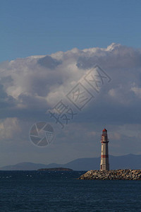 古生态园海岸的灯塔海边小镇图尔古特雷斯背景