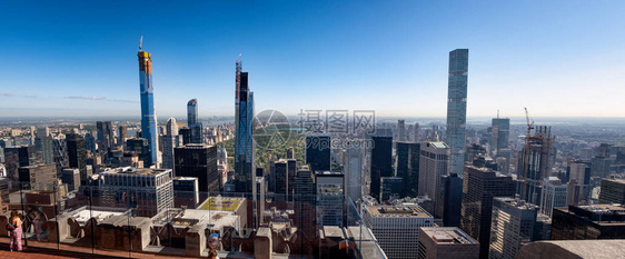 曼哈顿天际和美国纽约摇滚露台顶端中央图片