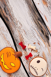 万圣节假期背景与饼干南瓜和杰克斯凯灵顿形状的万圣节姜饼传统的图片