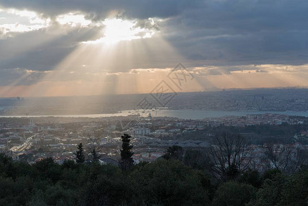 来自伊斯坦布尔市最高点的日落景叫做C图片