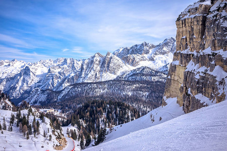 意大利CortinaDAmpezzo滑雪胜地多洛米图片