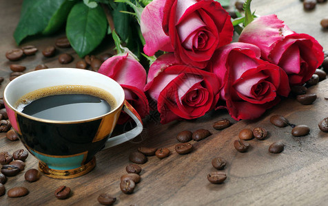 玫瑰和咖啡咖啡和一束玫瑰图片